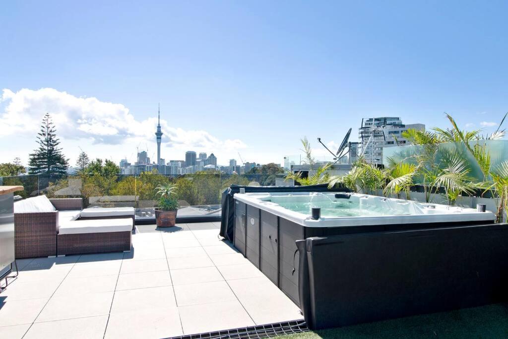 Entertainers Penthouse With 5 Bedrooms Pool & Spa Auckland Exterior photo